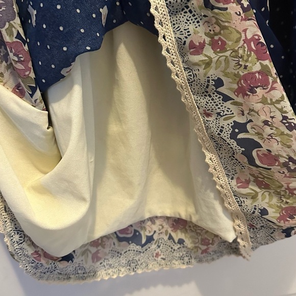 Size small sheer lined Bohemian top - Picture 3 of 5